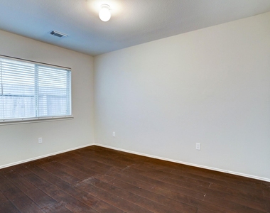 3806 Flatwood Drive - Photo Thumbnail 7