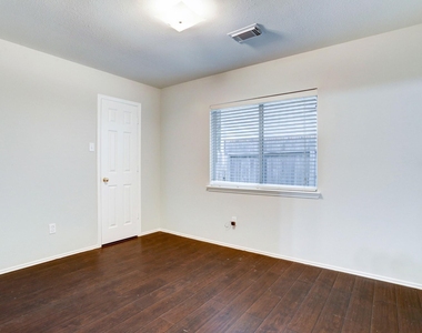 3806 Flatwood Drive - Photo Thumbnail 6
