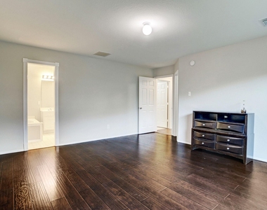 3806 Flatwood Drive - Photo Thumbnail 4