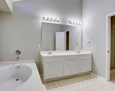 3806 Flatwood Drive - Photo Thumbnail 10