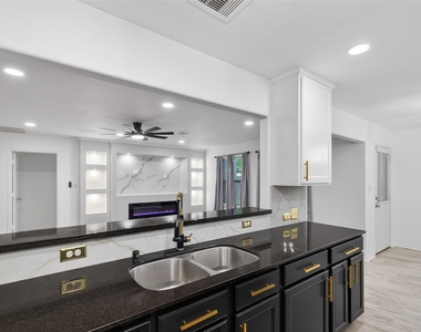 15807 Sonoma Park Drive - Photo Thumbnail 15