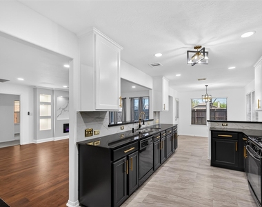 15807 Sonoma Park Drive - Photo Thumbnail 16