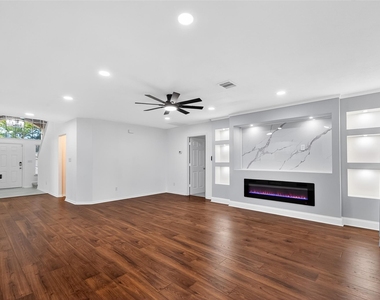 15807 Sonoma Park Drive - Photo Thumbnail 8
