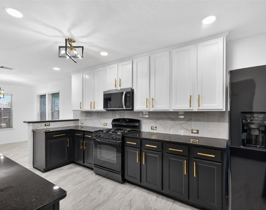 15807 Sonoma Park Drive - Photo Thumbnail 12