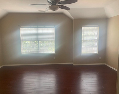 5815 Vinemont Lane - Photo Thumbnail 15