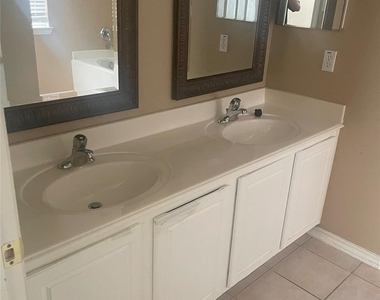 5815 Vinemont Lane - Photo Thumbnail 17