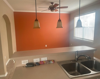 5815 Vinemont Lane - Photo Thumbnail 5