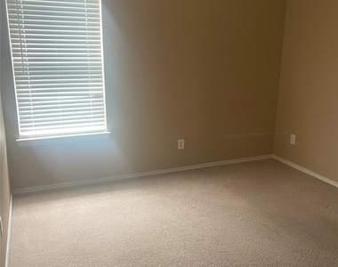 5815 Vinemont Lane - Photo Thumbnail 20