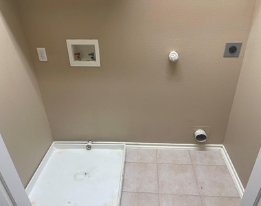 5815 Vinemont Lane - Photo Thumbnail 28