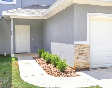 2702 Appian Way - Photo Thumbnail 1