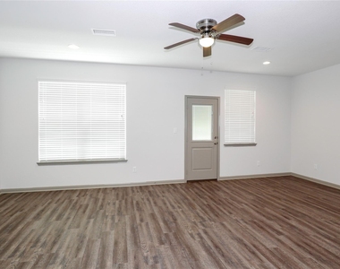 2702 Appian Way - Photo Thumbnail 4