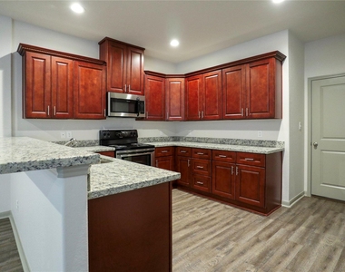 2702 Appian Way - Photo Thumbnail 6