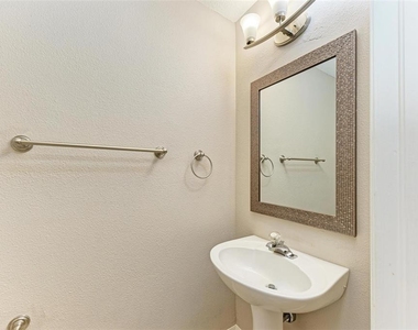 3047 Pointeview Drive - Photo Thumbnail 36