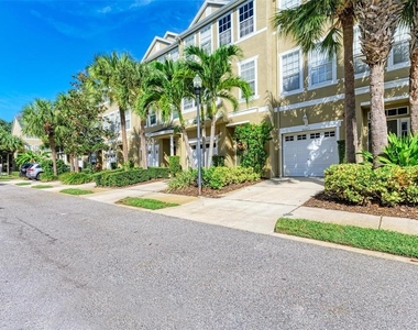 3047 Pointeview Drive - Photo Thumbnail 1