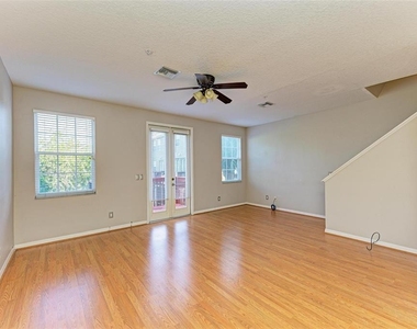 3047 Pointeview Drive - Photo Thumbnail 15