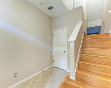 3047 Pointeview Drive - Photo Thumbnail 4