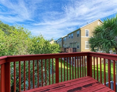 3047 Pointeview Drive - Photo Thumbnail 18
