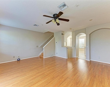3047 Pointeview Drive - Photo Thumbnail 14