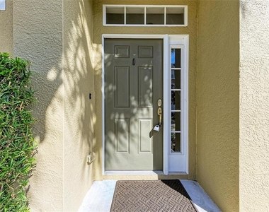 3047 Pointeview Drive - Photo Thumbnail 3