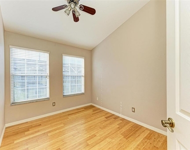 3047 Pointeview Drive - Photo Thumbnail 30