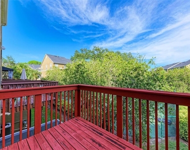 3047 Pointeview Drive - Photo Thumbnail 17