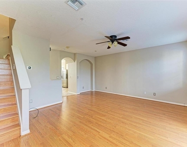 3047 Pointeview Drive - Photo Thumbnail 13