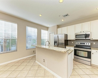 3047 Pointeview Drive - Photo Thumbnail 7