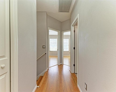 3047 Pointeview Drive - Photo Thumbnail 25