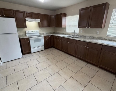 609 Washington Avenue - Photo Thumbnail 2