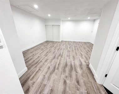 1017 Parkwood Drive - Photo Thumbnail 1