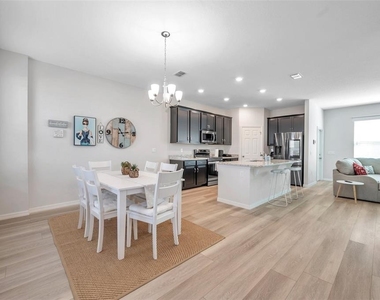 4966 Avalon Park Boulevard - Photo Thumbnail 9