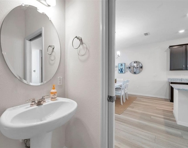 4966 Avalon Park Boulevard - Photo Thumbnail 24
