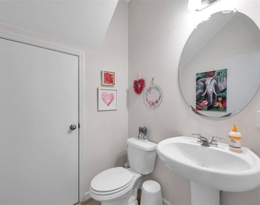 4966 Avalon Park Boulevard - Photo Thumbnail 23
