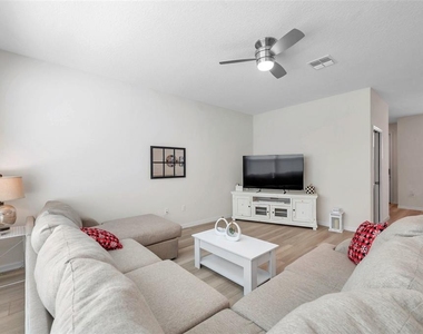 4966 Avalon Park Boulevard - Photo Thumbnail 10