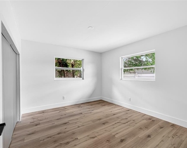 2141 Indian Avenue S - Photo Thumbnail 7