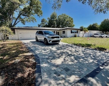2141 Indian Avenue S - Photo Thumbnail 4