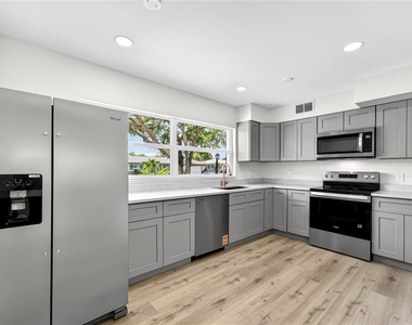 2141 Indian Avenue S - Photo Thumbnail 5