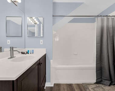 4013 Venetian Bay Drive - Photo Thumbnail 10