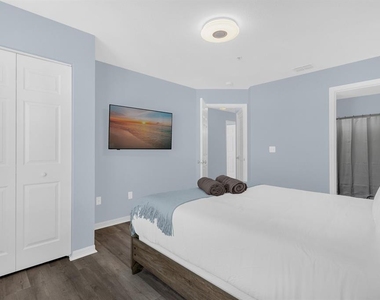 4013 Venetian Bay Drive - Photo Thumbnail 9