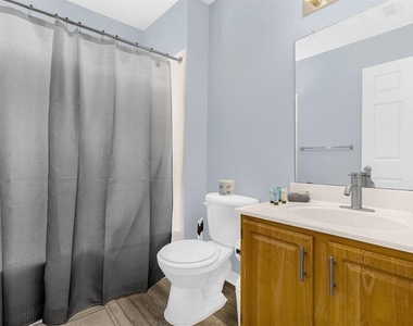 4013 Venetian Bay Drive - Photo Thumbnail 13