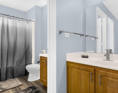4013 Venetian Bay Drive - Photo Thumbnail 14