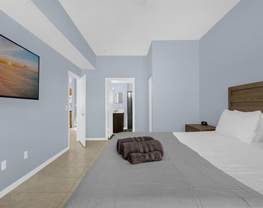 4013 Venetian Bay Drive - Photo Thumbnail 8
