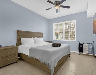 4013 Venetian Bay Drive - Photo Thumbnail 7