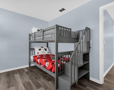 4013 Venetian Bay Drive - Photo Thumbnail 17