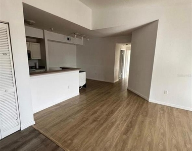 5548 Metrowest Boulevard - Photo Thumbnail 4
