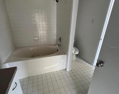 5548 Metrowest Boulevard - Photo Thumbnail 6