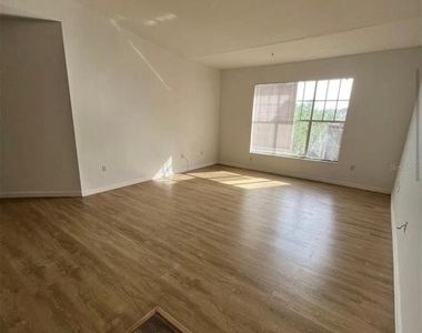 5548 Metrowest Boulevard - Photo Thumbnail 3