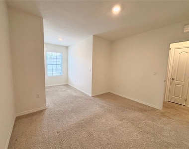 401 Feltrim Reserve Boulevard - Photo Thumbnail 12