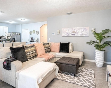 1610 Spray Terrace - Photo Thumbnail 2