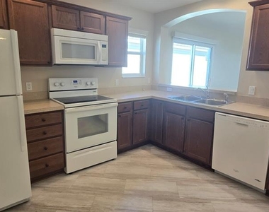2577 Lindewood Street - Photo Thumbnail 5